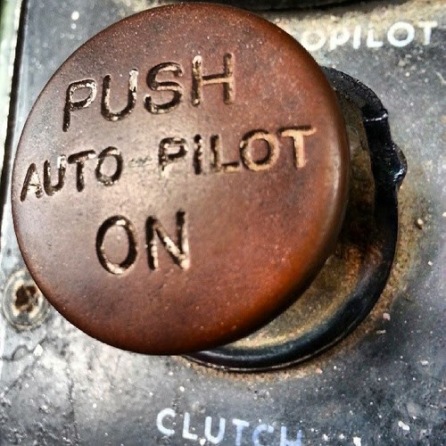 autopilot-button